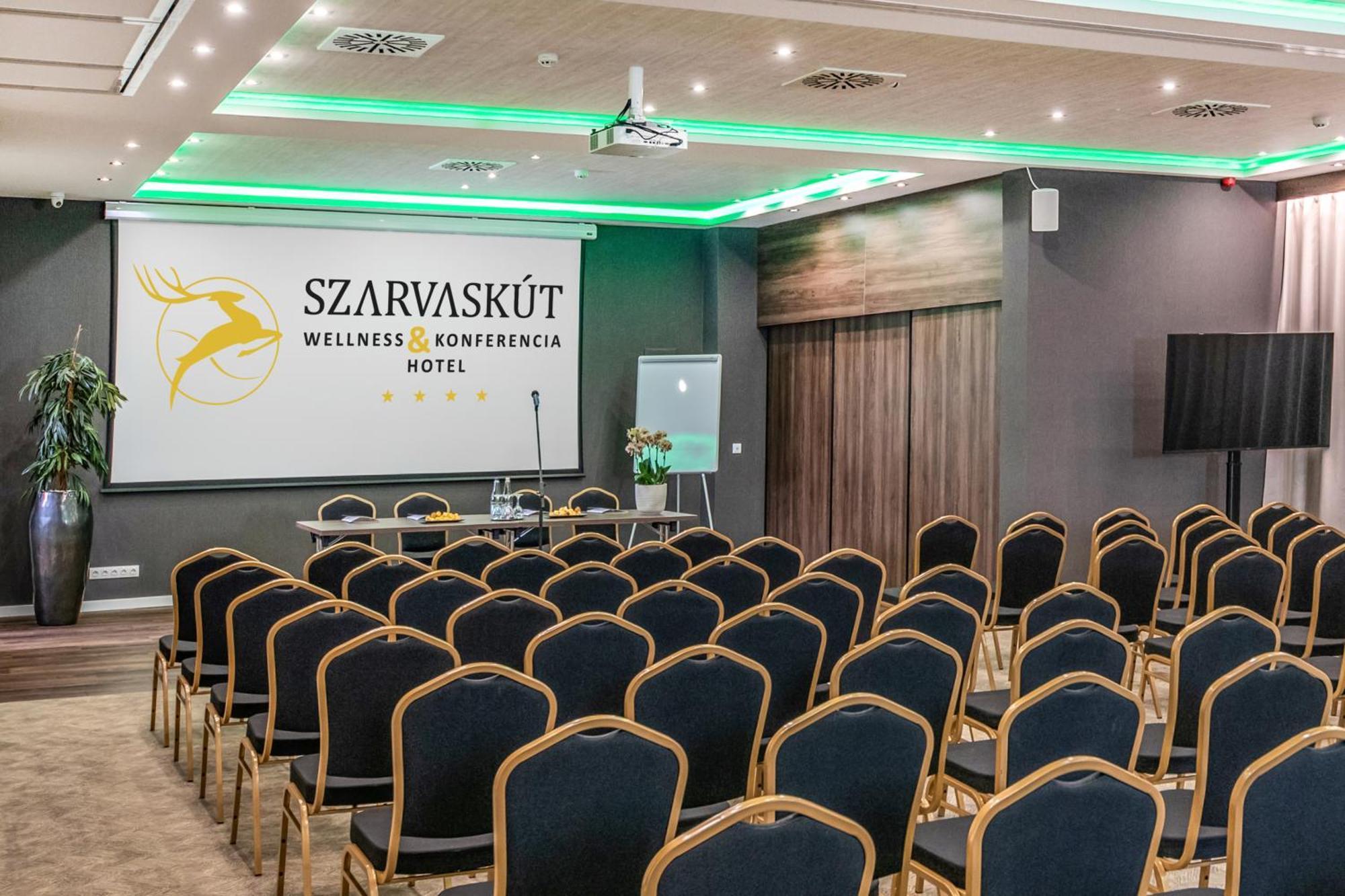 Szarvaskut Hotel Zirc Exterior foto